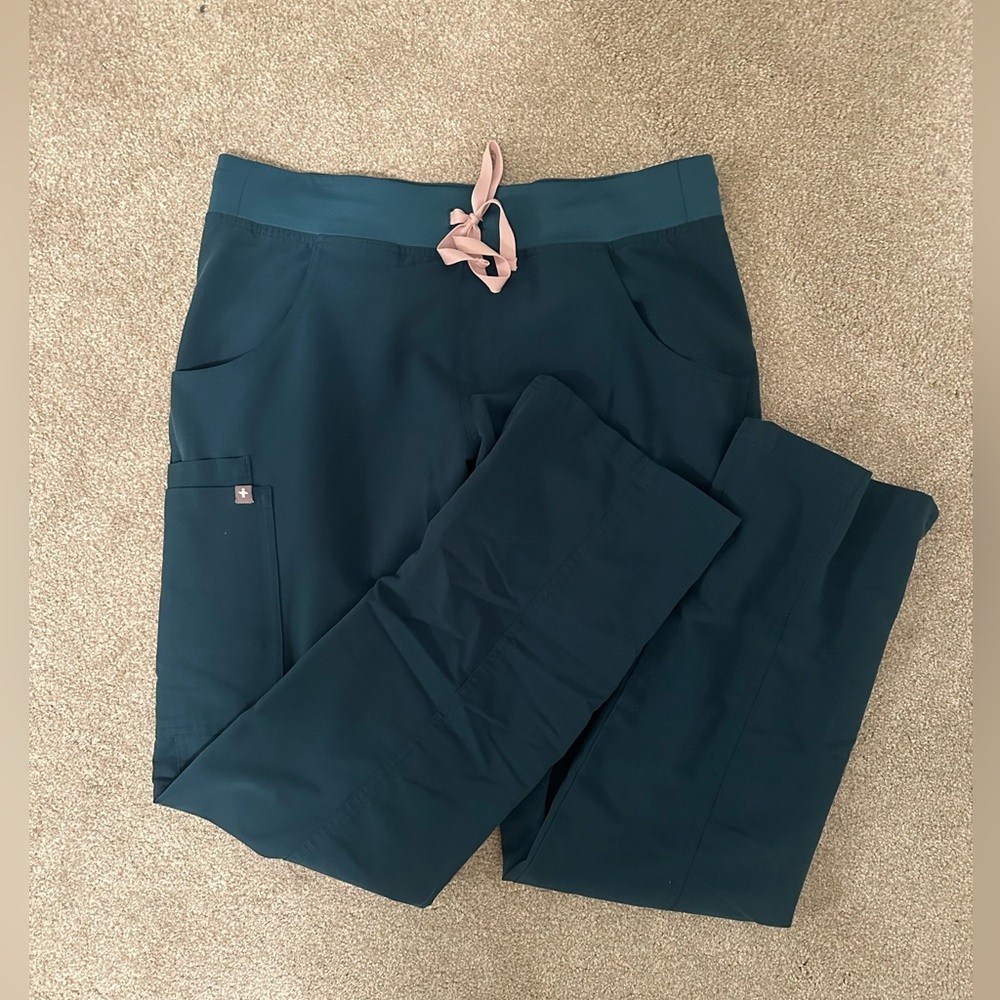 Figs Kade cargo scrub pants - size medium